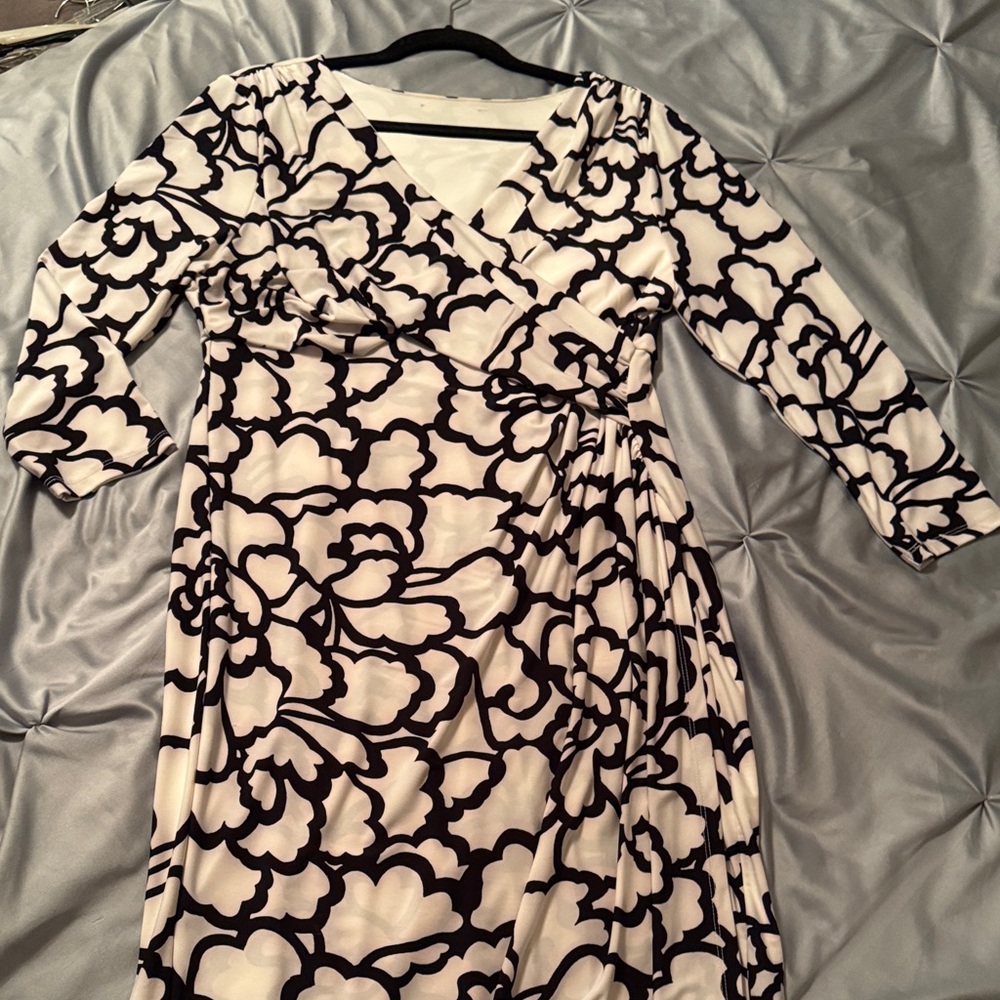Black and White Floral Pattern Long Sleeve Dress